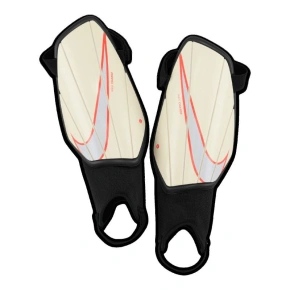 Fotbalové chrániče Nike Charge Jr SP2165-113